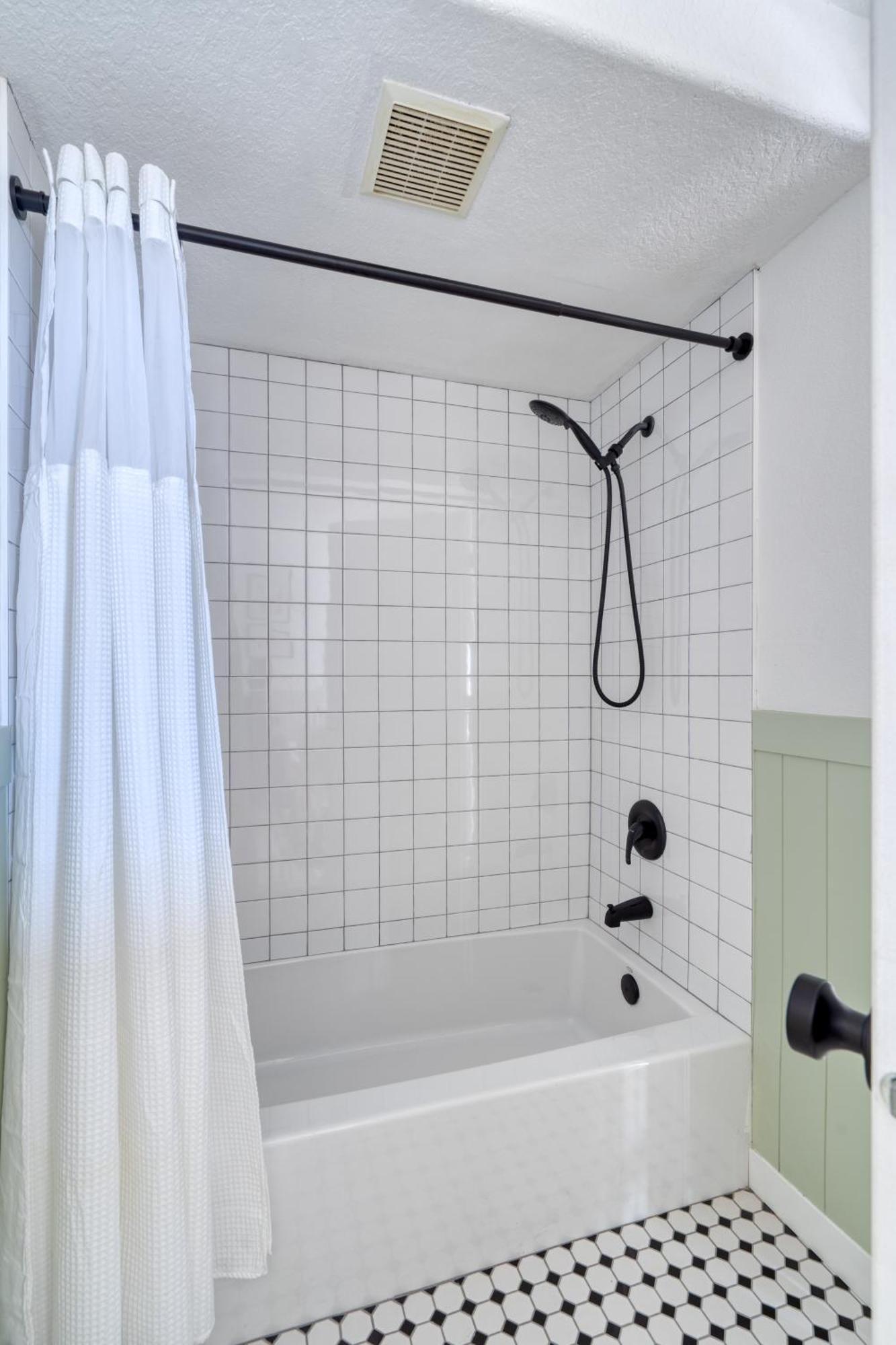 Stay Portland - The Woodstock Inn - Reed College & Vintage Shops Экстерьер фото
